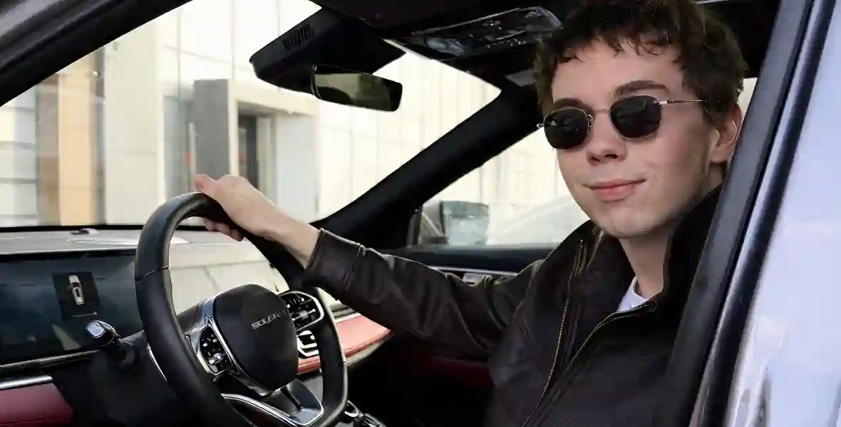 Новость SOUEAST («Идеален для семьи» — какой автомобиль выбрал бы актер Денис Власенко)